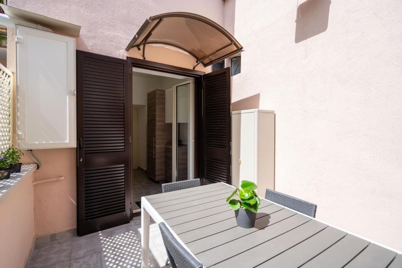 Appartamento Elegante Con Terrazzino Nel Centro Di Napoli Dış mekan fotoğraf