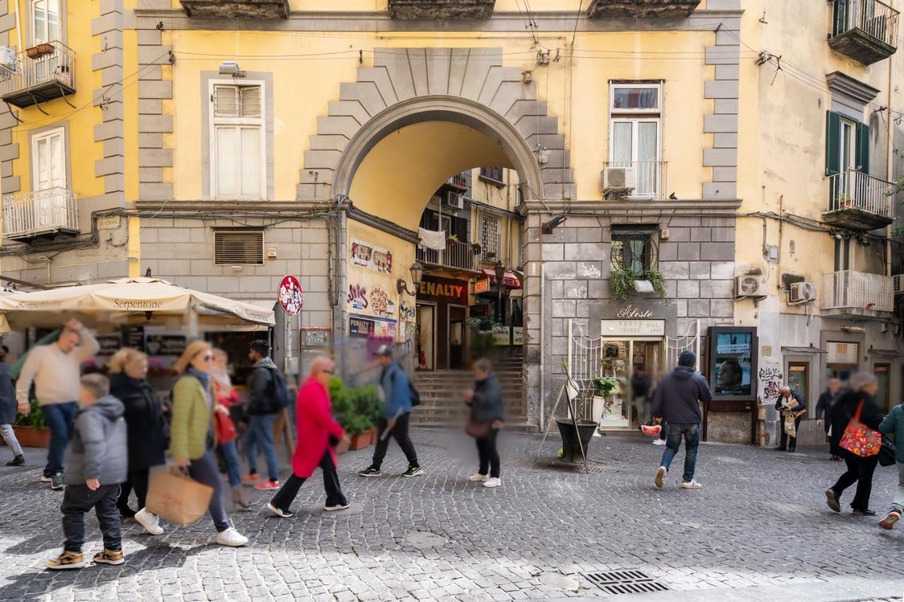 Appartamento Elegante Con Terrazzino Nel Centro Di Napoli Dış mekan fotoğraf