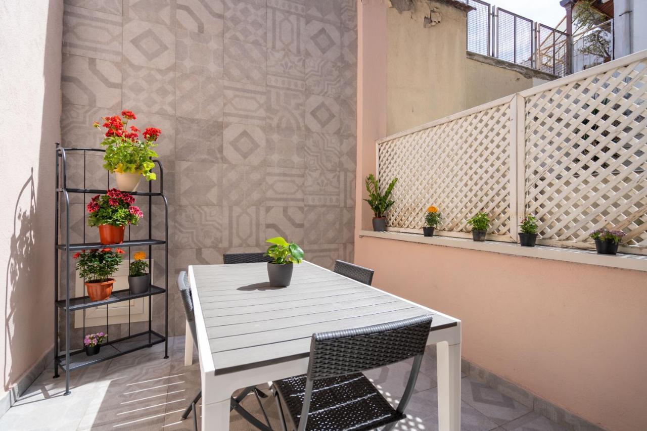 Appartamento Elegante Con Terrazzino Nel Centro Di Napoli Dış mekan fotoğraf