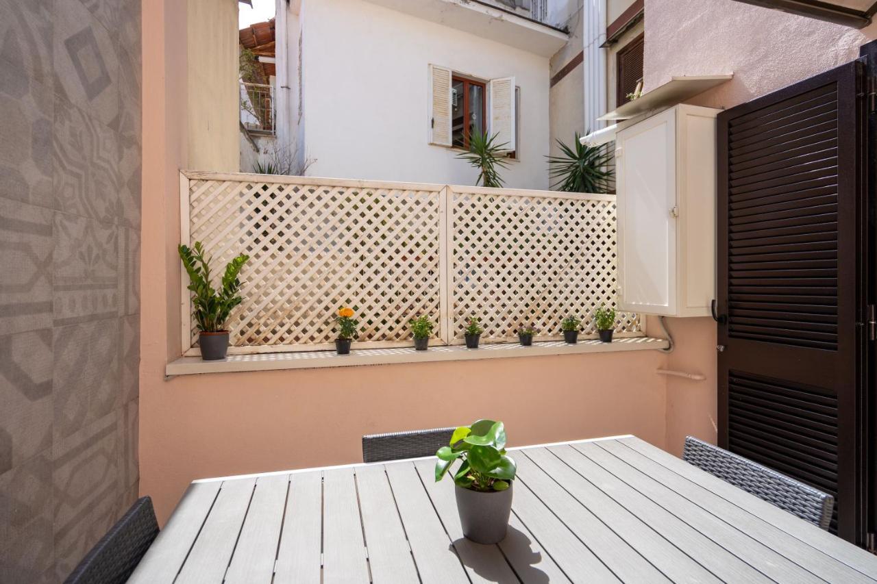 Appartamento Elegante Con Terrazzino Nel Centro Di Napoli Dış mekan fotoğraf